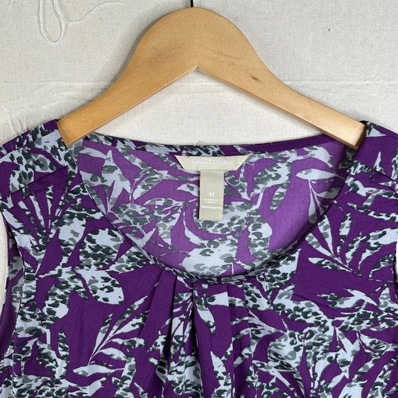 Banana Republic Leaf Print Sleeveless Blouse‎ size Medium Purple - Picture 3 of 6